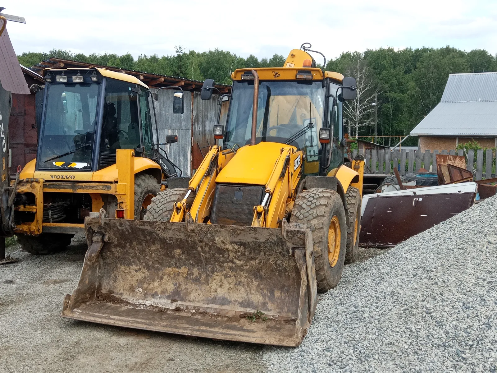 Volvo BL61 и JCB 3CX на базе